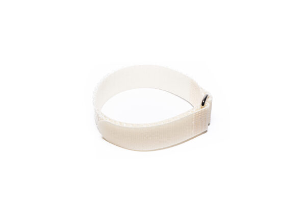 A SPEEDWRAP® High Temp Cinch Strap in beige is arranged in a circular shape on a white background.